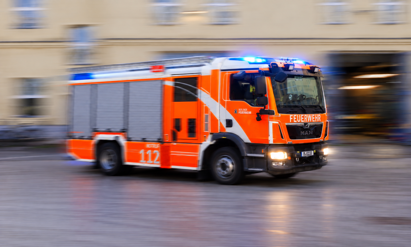 Frontansicht des LHF 20/12 der FF1201 mit dem Kennzeichen B-2132